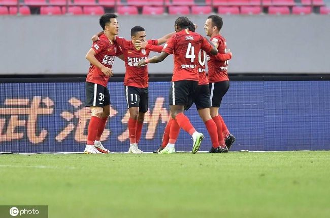 国产乱人乱精一区二区视频密